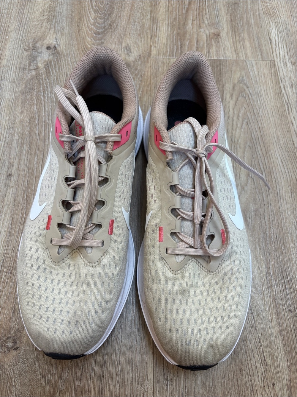 Nike Women's Air Winflo 10 Running Shoes in Sanddrift and Sea Coral Size 10